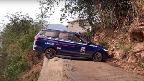 Baojun : ce conducteur réalise un demi-tour au bord du vide