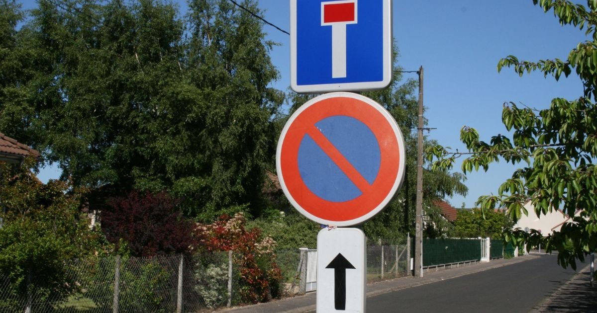 Il installe un faux panneau de stationnement qui se retourne contre lui !