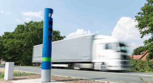 À quoi peuvent bien servir ces étranges colonnes bleues aperçues sur certaines routes ?