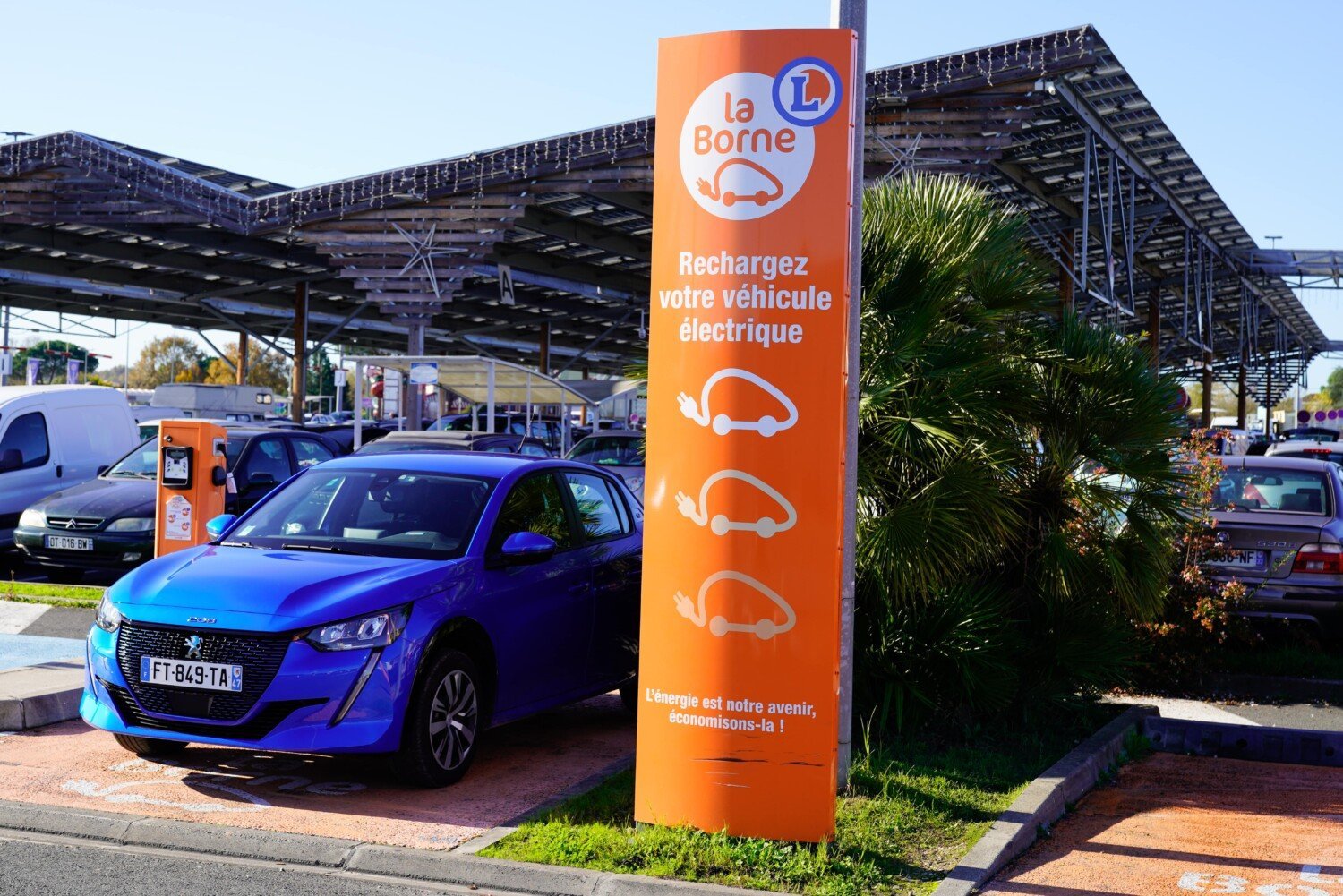 Recharge électrique : Leclerc entre dans la course avec des tarifs très agressifs