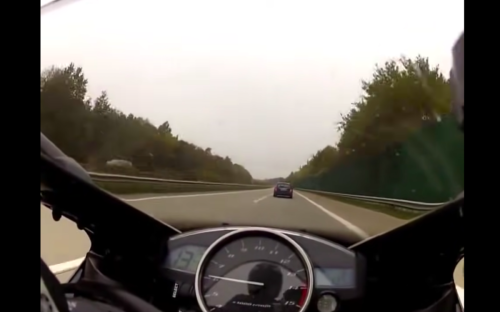Vidéo : Deux véhicules de Go Fast se défient sur l'autoroute !