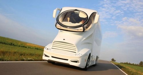 Ce camping-car de luxe semble venir d'une autre planète !