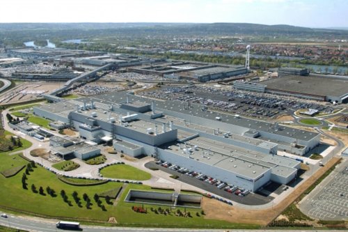 Pourquoi le PSG a-t-il l'usine Stellantis de Poissy dans le viseur ?