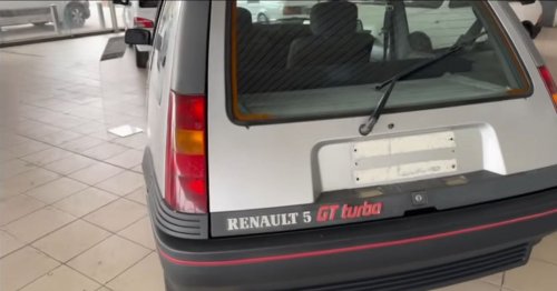 Un showroom abandonné cache des Golf GTI, Peugeot 106 Rallye et R5 GT Turbo !
