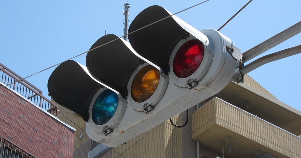 Pourquoi les feux tricolores du Japon sont-ils si différents ?