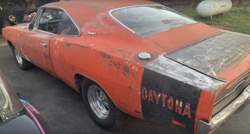 Une Dodge Daytona particulièrement rare découverte après avoir été abandonnée pendant plusieurs décennies