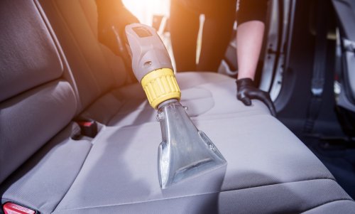 Produkte & Tipps für das Entfernen von Wasserflecken im Autopolster