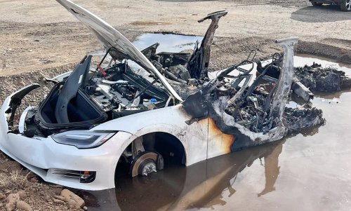 Tesla brennt drei Wochen nach Crash: Video | autozeitung.de