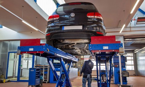 Jedes Jahr zur HU – Das wären die Vorteile und Nachteile für Autofahrende
