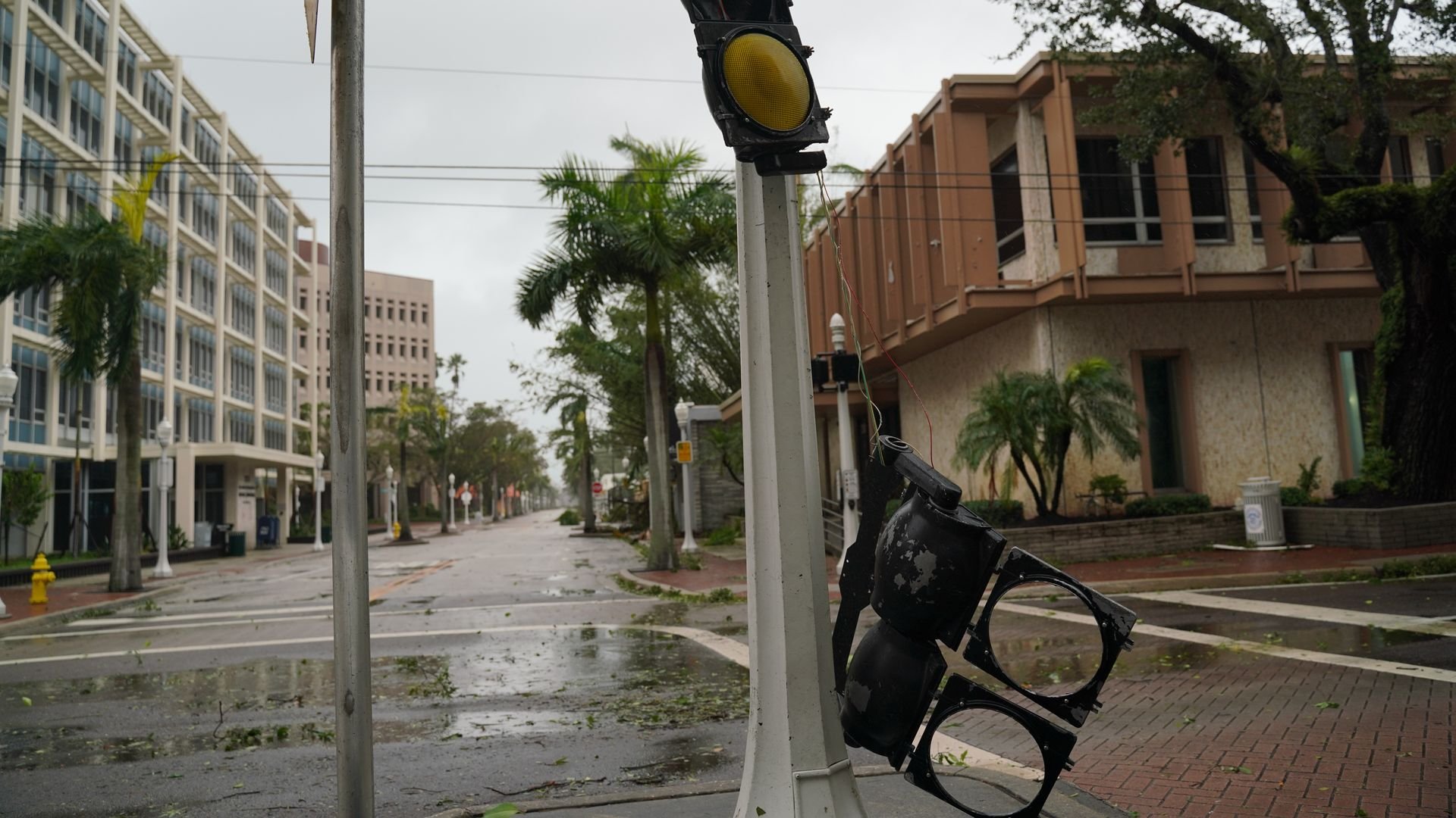 Florida power outages from Hurricane Ian continue for 1.6 million