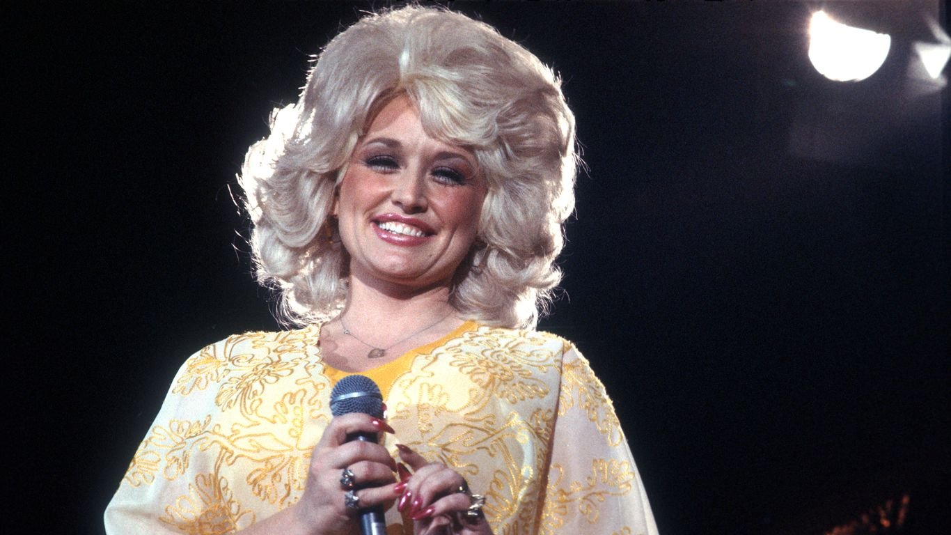 Gov. Lee takes step to name Nashville airport after Dolly Parton