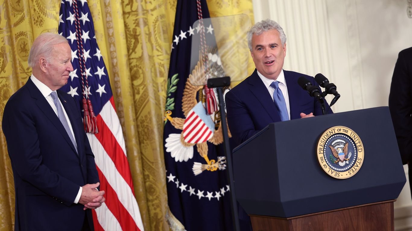 Biden's new chief of staff to set a course for '24