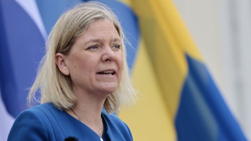 Sweden's ruling party announces support for NATO application