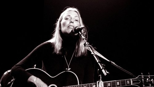 Joni Mitchell to remove music from Spotify over vaccine misinformation