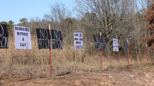 Arkansas Gov. Sanders signals no halt on proposed prison