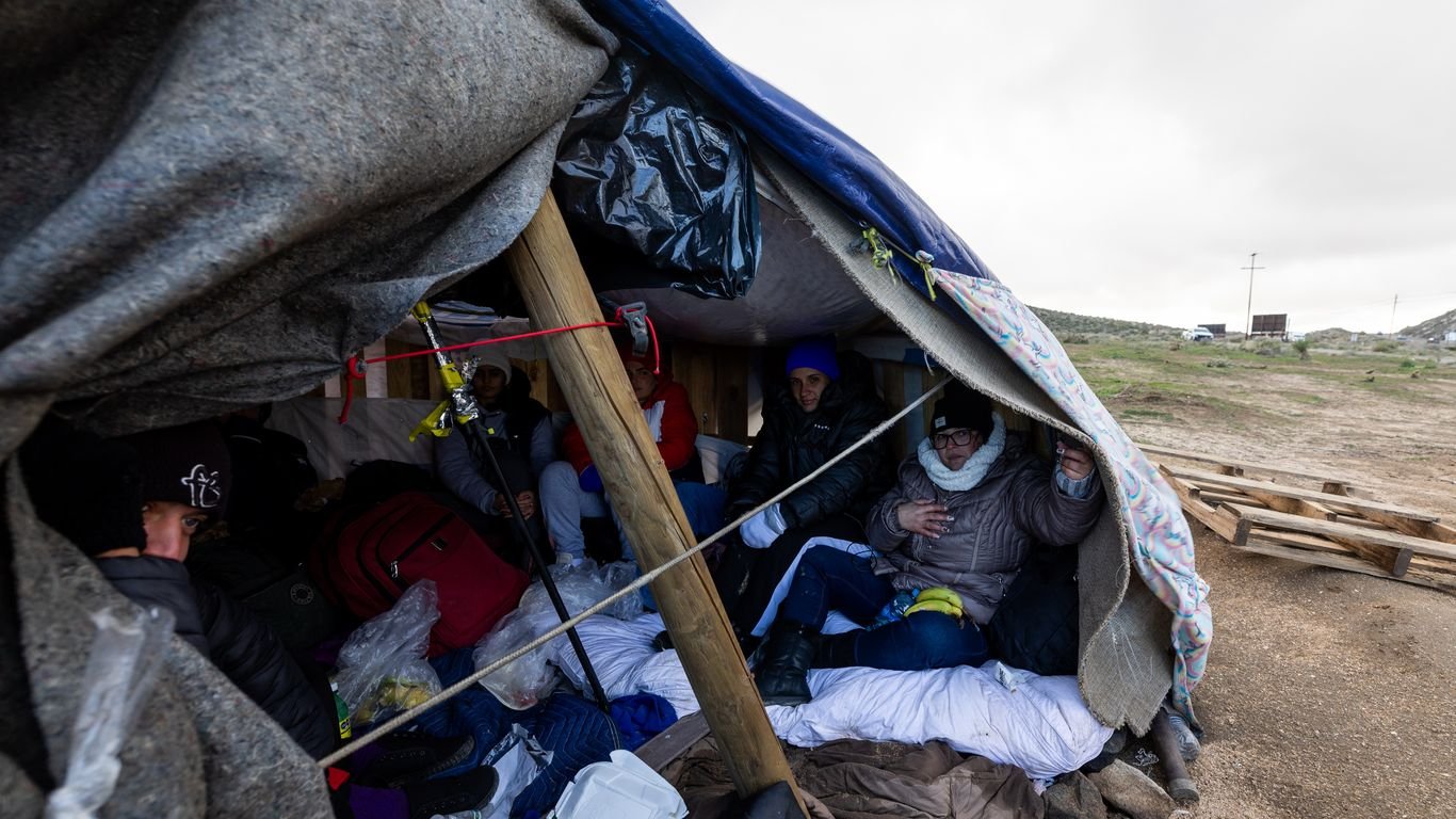Most Americans say the feds are doing a bad job with the migrant crisis