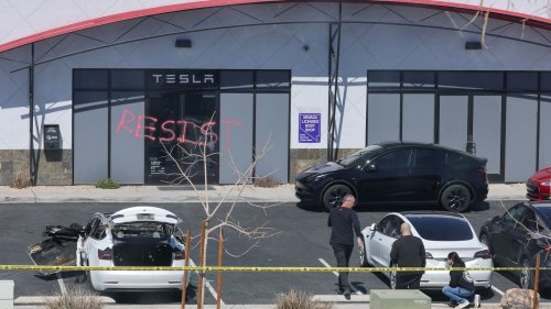 Tesla pulled from Vancouver International Auto Show on safety concerns