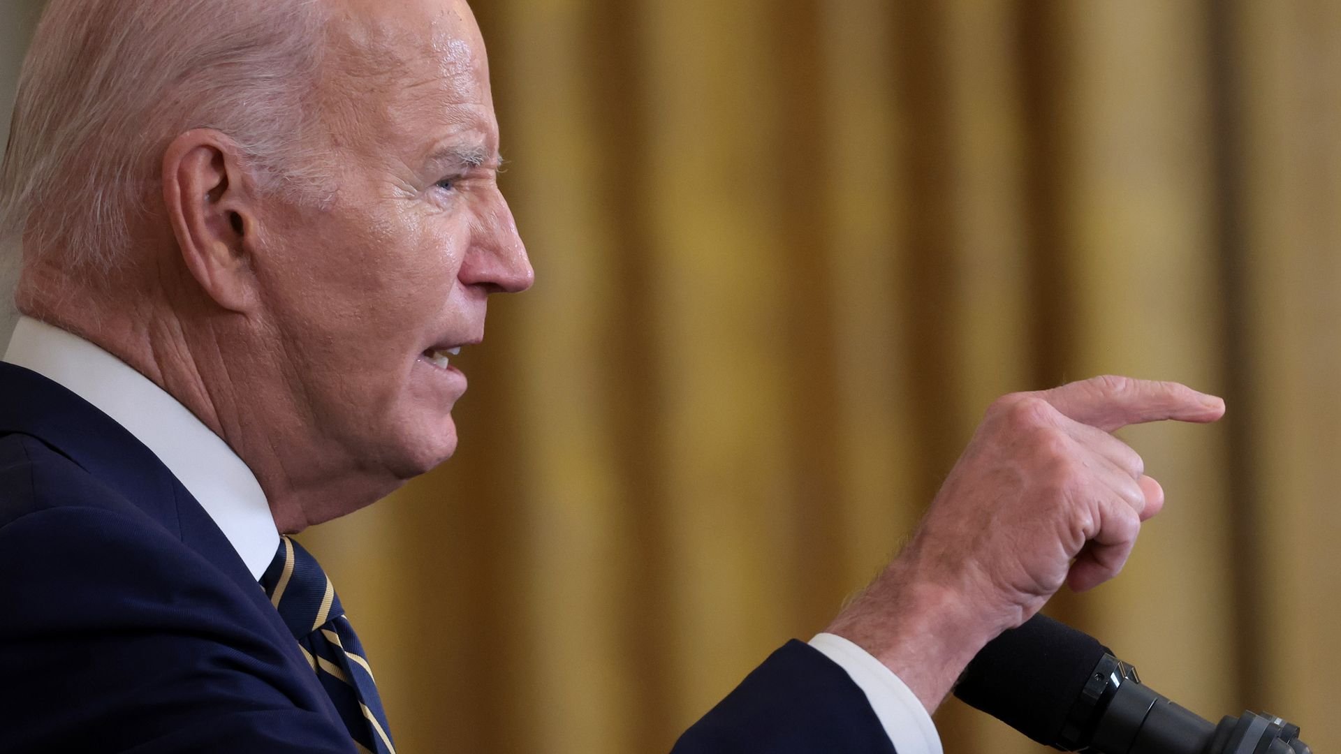 Scoop: Biden pushes to end remote work era for feds