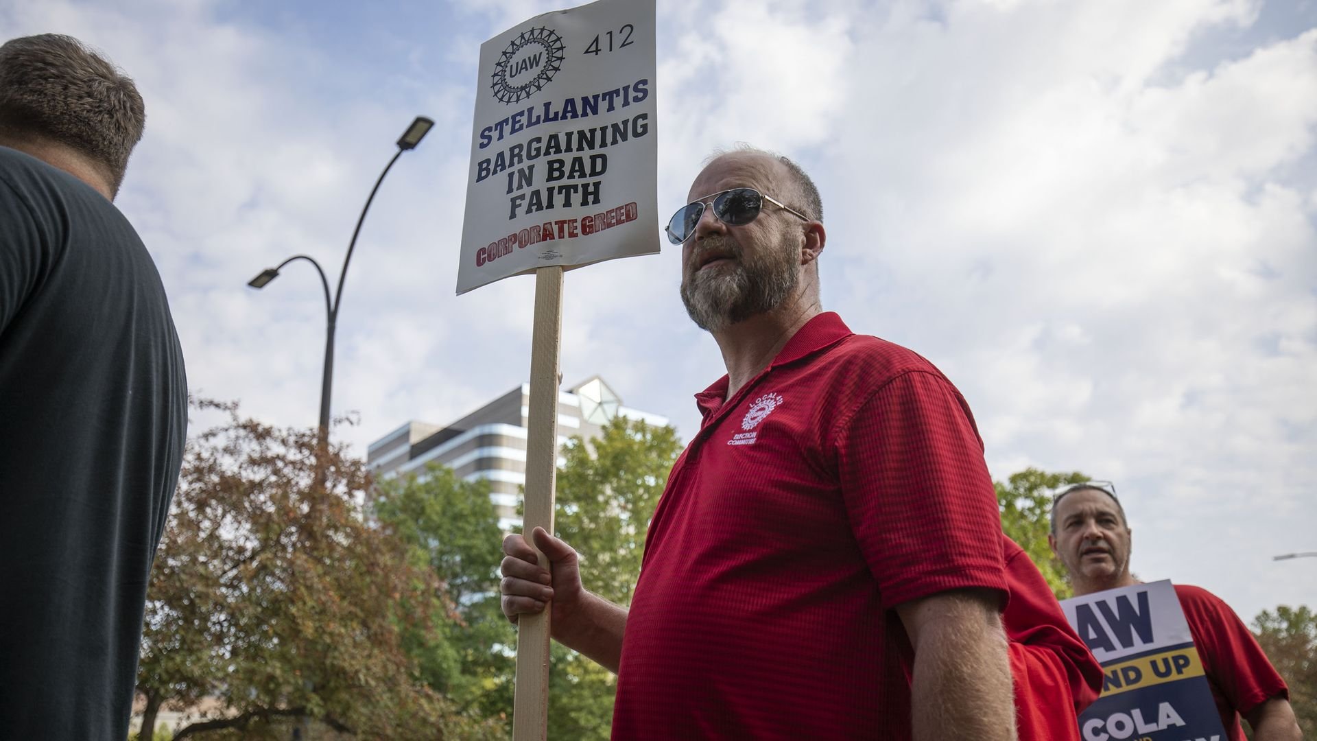 UAW to President Biden: "Join us on the picket line" as strike expands