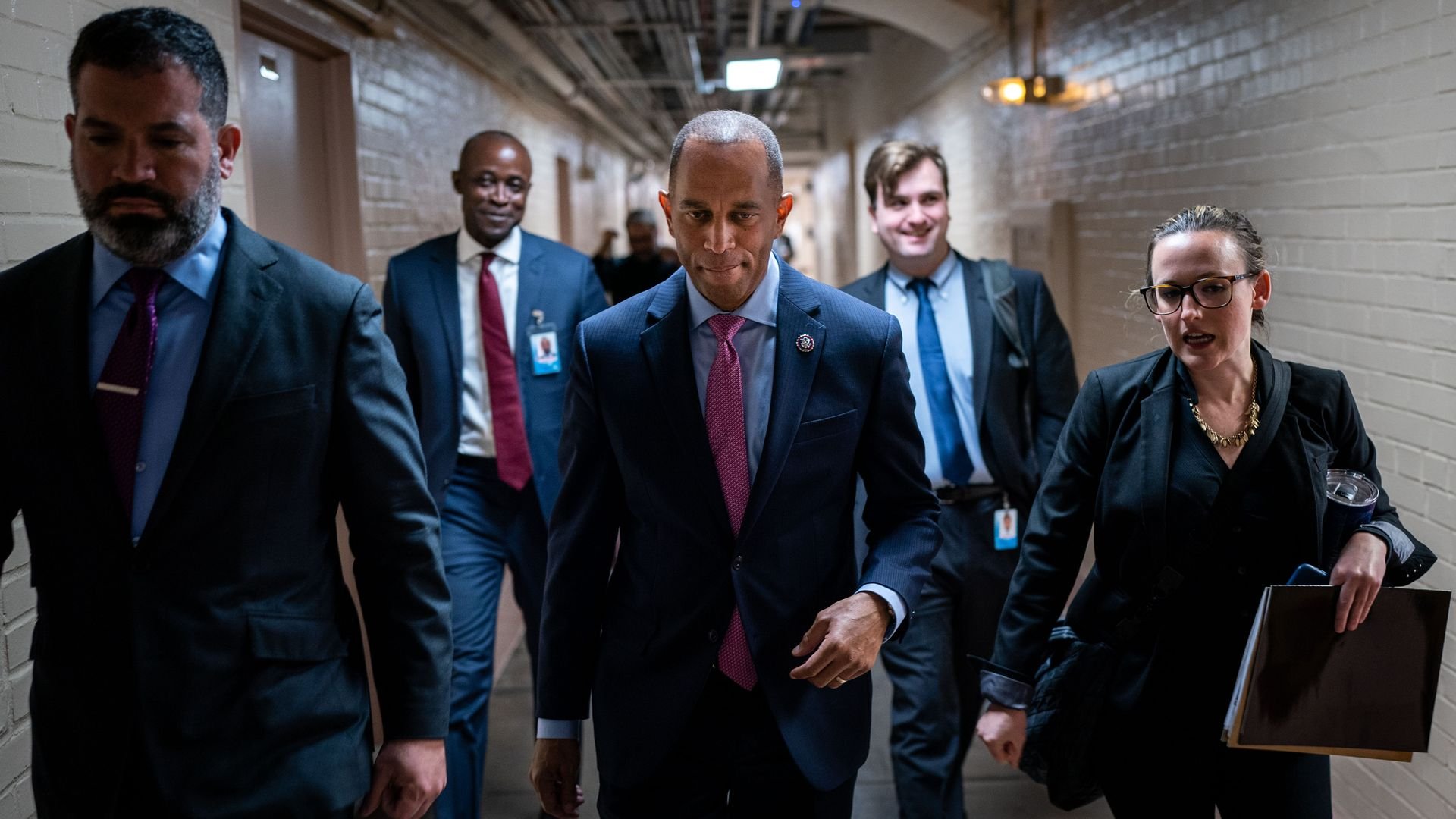 Hakeem Jeffries elected House Democratic leader