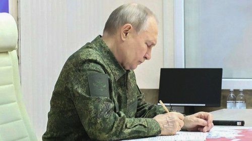 Trump asks Putin to spare "surrounded" Ukrainian troops amid ceasefire push