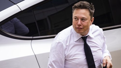 Elon Musk says Tesla is prioritizing development of a robot