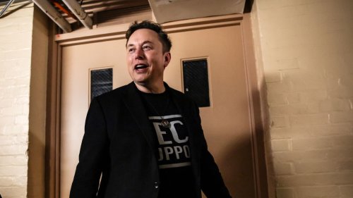 Musk visits Pentagon, but Trump calls secret U.S.-China war plan report "Fake News"