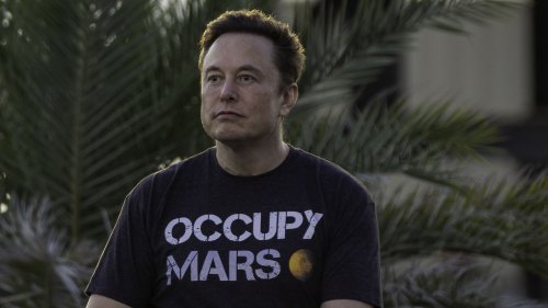 The powerful people texting Elon Musk before he offered to buy Twitter