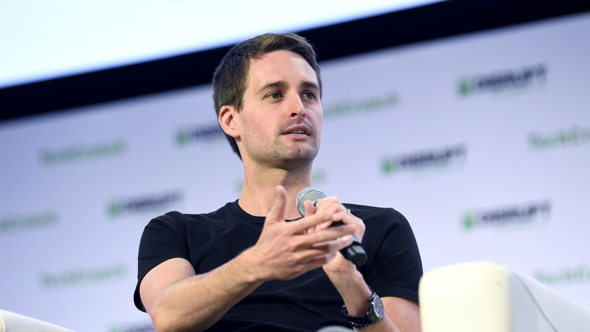 Major Snap restructuring to include 20% layoffs, product pullbacks