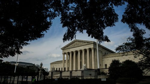 Supreme Court says public school officials can pray openly
