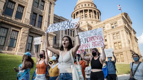 Texas county judge temporarily blocks anti-abortion group from enforcing ban against Planned Parenthood