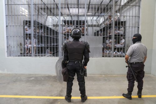 Trump asks Supreme Court to reverse its own order blocking Venezuelan deportations