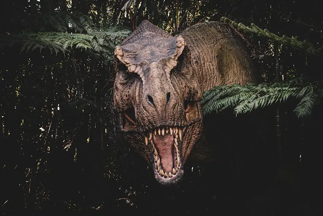 9 Dinosaur Myths Hollywood Still Gets Wrong - cover