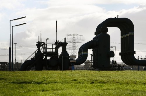 Dutch to shut Europe's biggest gas field after quakes