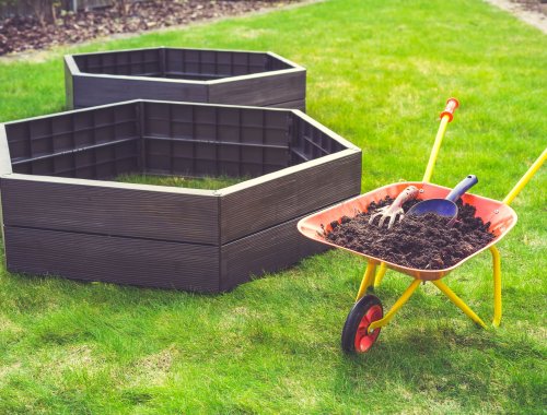 How to Fill a Raised Garden Bed