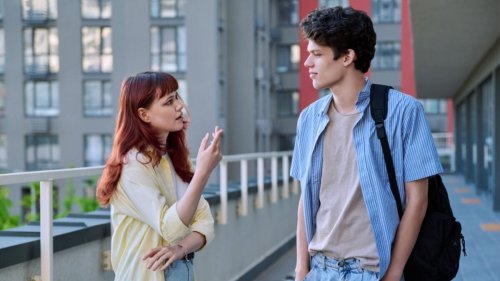 14 Phrases Emotionally Intelligent People Use in Difficult Conversations