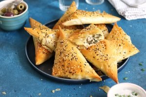 Filoteigtaschen mit Hack, Spinat & Feta
