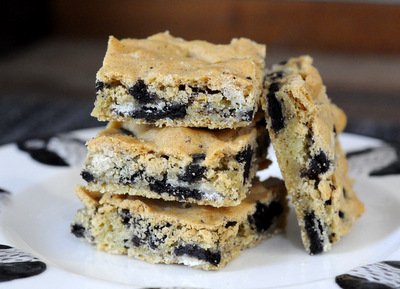 Cookies n' Cream Blondies - Baking Bites