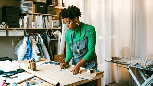 STARTING A BUSINESS: Launch Your Dream Today