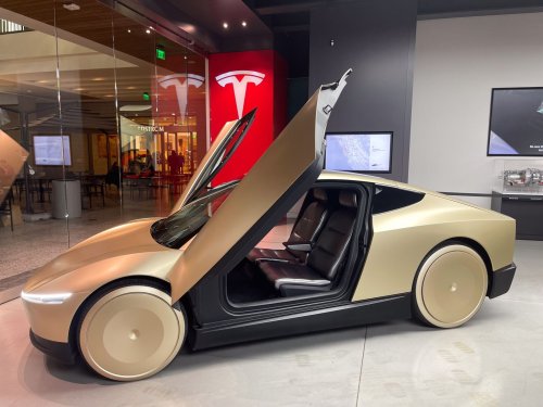 Elon Musk's Mom Praises Tesla’s New Robotaxi, Says It’s ‘The Most Insane Thing’ Because There’s No Steering Wheel and It’s Like ‘You’re in Your Lounge, While Driving’