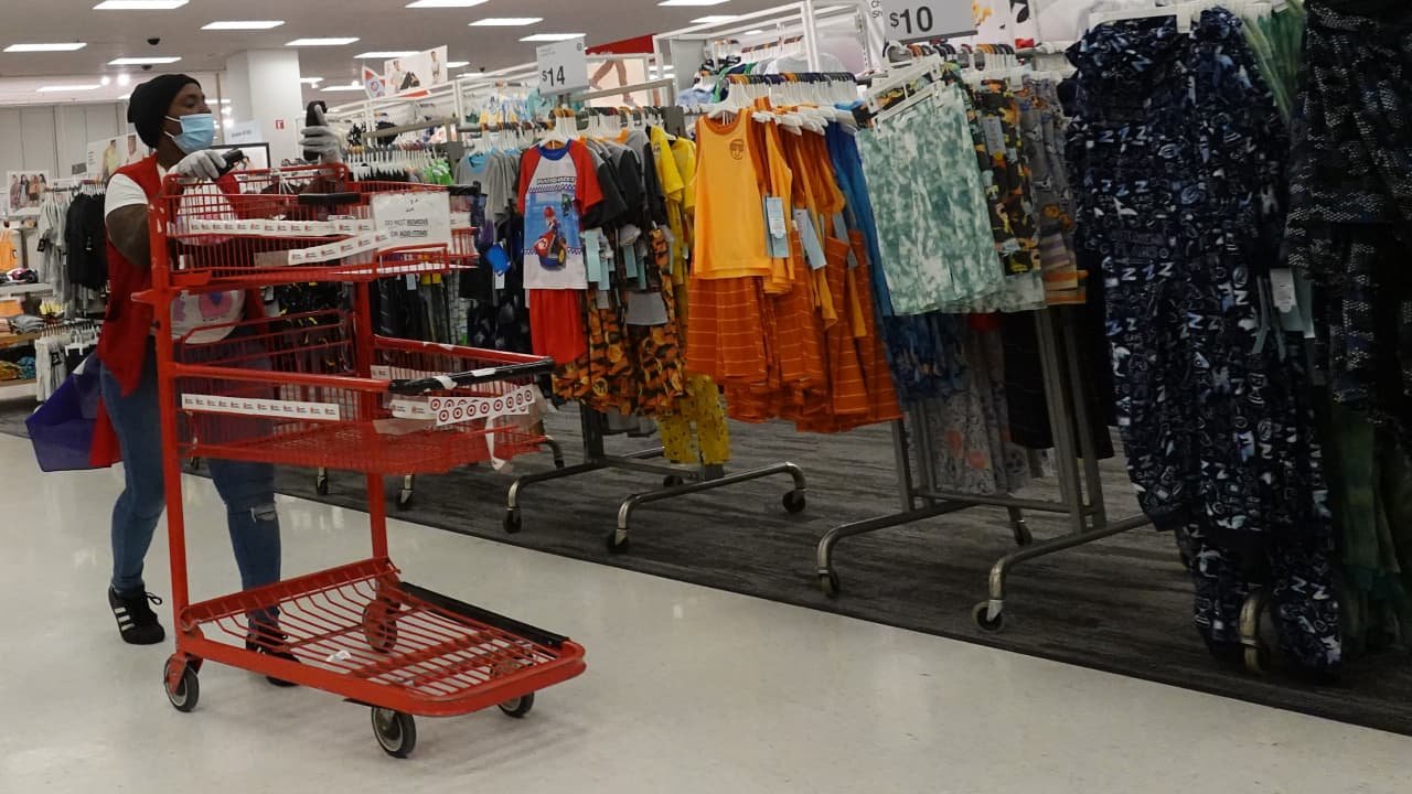Investors Accepted a Walmart Miss. But Target Triggered a Retail Rethink.