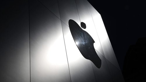 Apple Stock ‘Warning Signal,’ Mag 7 Threat to S&P 500 Rally. And Other Tech News Today.