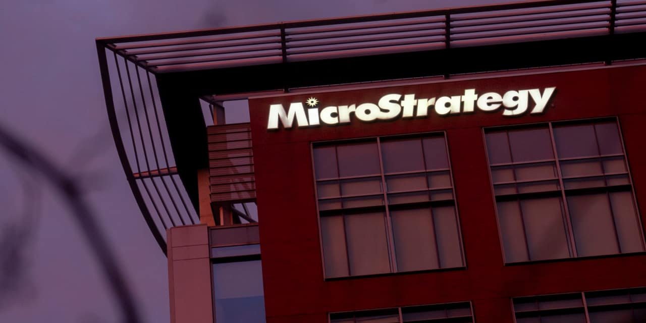 Strategy EVP Sells $3.6 Million Worth of Stock Before Bitcoin-Price Slump