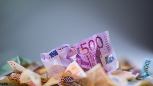 500 Euro Zinsen pro Jahr: So viel Geld musst du anlegen
