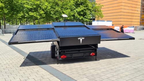 Tesla präsentiert mysteriösen Solar-Anhänger in Hannover