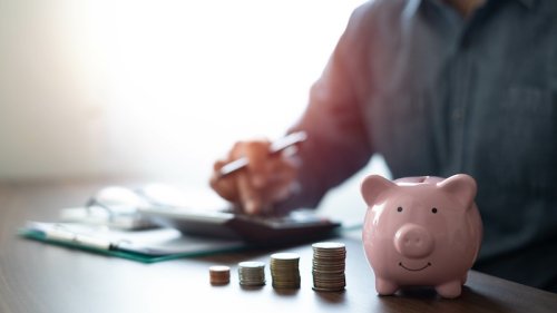 Prämien und Rabatte: 5 Tipps, um im Februar 2023 Geld zu sparen
