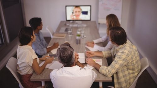 Gut aussehen im Video Call: 10 wertvolle Tipps für dein Erscheinungsbild