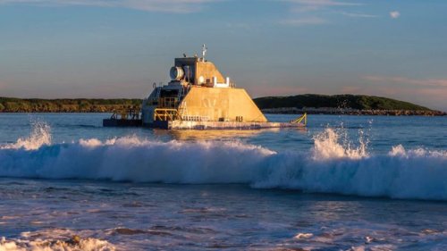 Dieses schwimmende Wasserkraftwerk erzeugt Strom aus Wellen