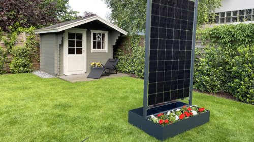 Dieser Solar-Blumentopf ist Sichtschutz und Solaranlage zugleich