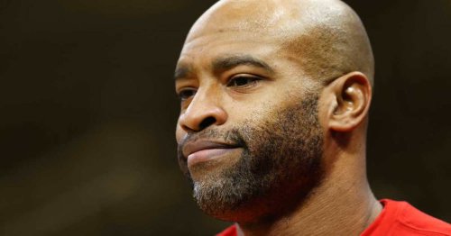 Vince Carter explains why poster dunks are quickly losing popularity in the NBA: “You were looking around, going through the lane, to see who would hit you”